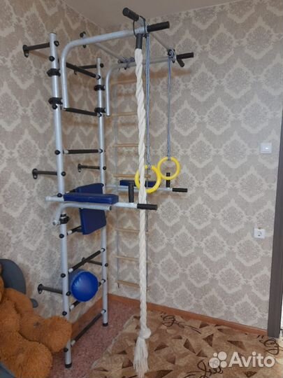 Шведская стенка с турником и брусьями