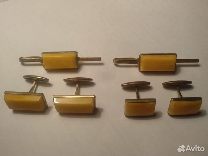 Комплект запонки и зажим янтарные СССР