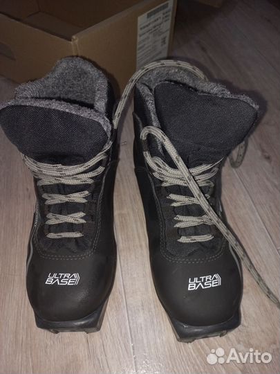 Лыжные ботинки