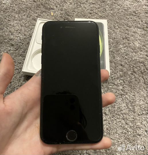 iPhone SE, 64 ГБ