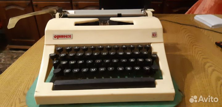 Печатная пишущая машинка