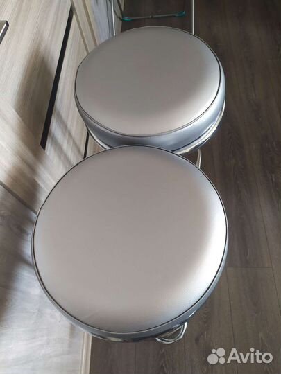 Продам барные стулья