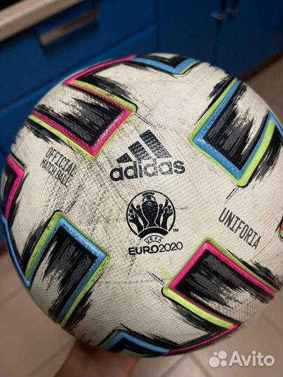 Футбольный мяч adidas uniforia euro
