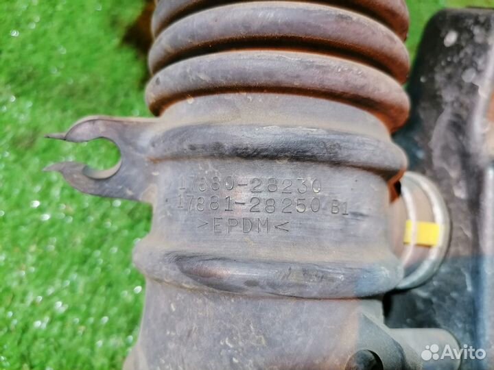 Патрубок воздушного фильтра 17880-28230 Toyota Cam