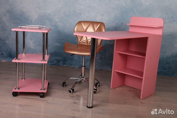 Маникюрный стол