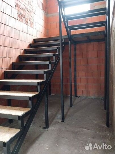Лестница на металлическом каркасе Гарантия