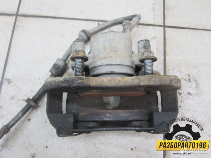 Суппорт передний правый Ford Focus II 2008-2011