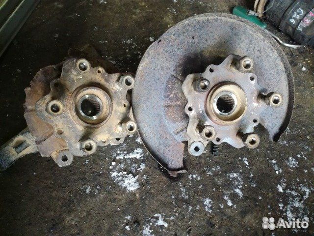 Кулак задний ступица Mazda 626 Capella 4wd