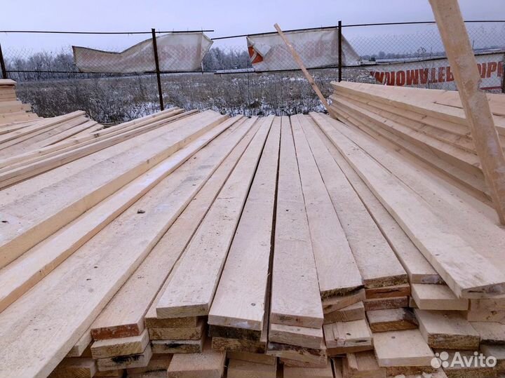 Доски из сосны, легкий и прочный материал для стро