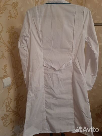 Белый медицинский халат женский