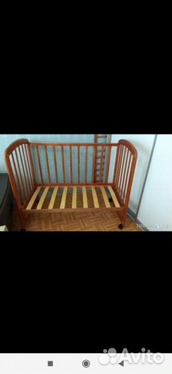 Детская кроватка с матрацем