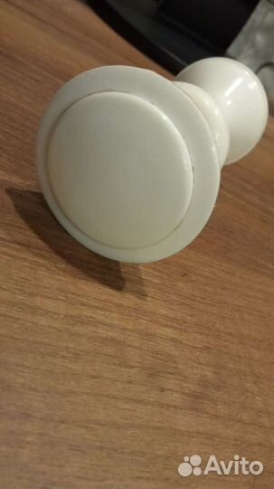 Дверные ручки из пластика