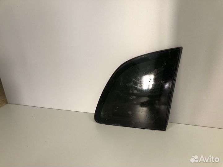 Стекло кузовное глухое правое Hyundai Matrix 2001