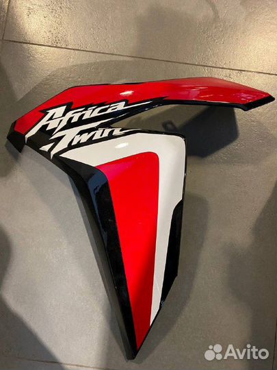 Боковой пластик на Honda Africa Twin 1100 левый