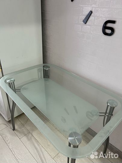 Кухонный стол стеклянный