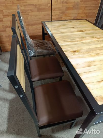 Стол и стулья для сада