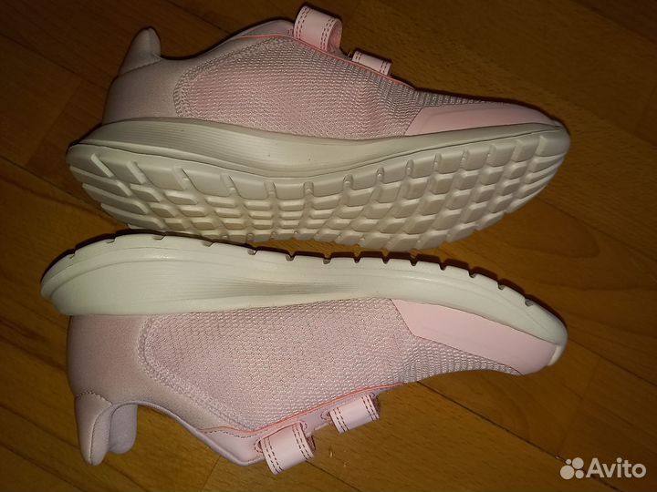 Кроссовки Adidas новые