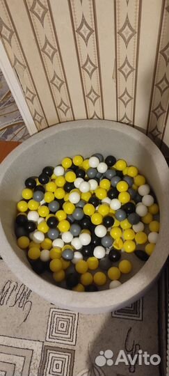 Сухой бассейн с шариками