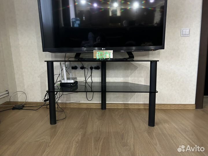 Тумба под телевизор (стекло)