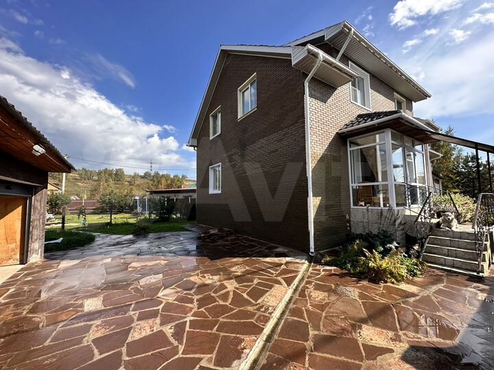 Дом 220 м² на участке 15 сот.