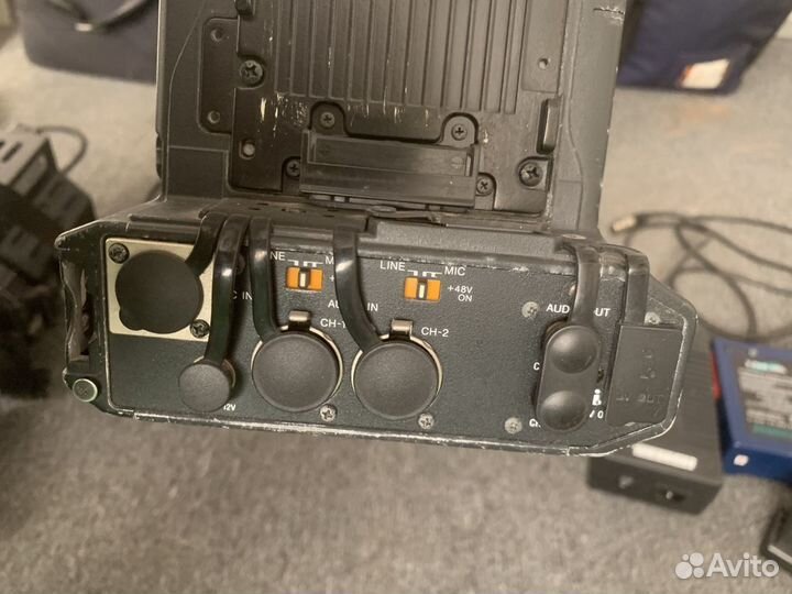 Видеокамера Sony DSR-400