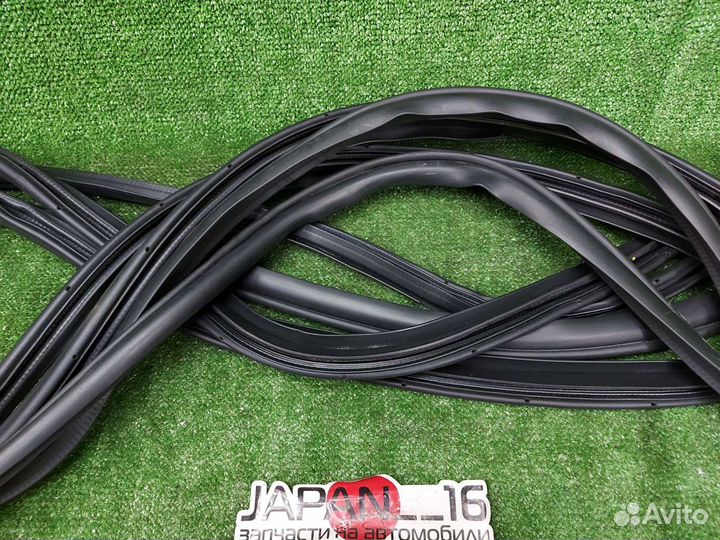 Уплотнитель дверной Mitsubishi Lancer CY CX 5штк-т