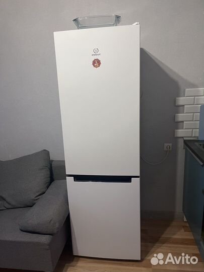 Холодильник indesit