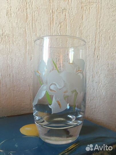 Стаканы и кувшин