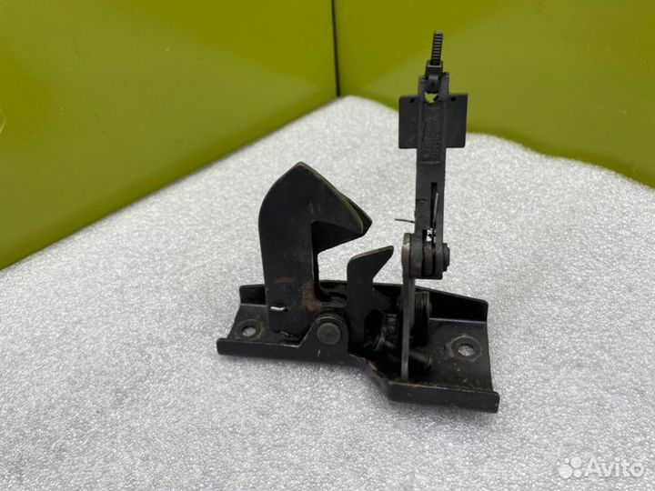 Замок капота Mercedes-Benz S-Class W220 M112.944