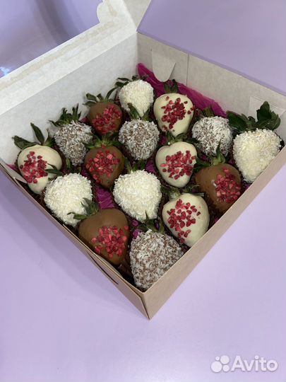 Клубника в шоколаде/ Финики в шоколаде