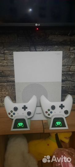 Игровая приставка Microsoft Xbox One S 1000 гб HDD