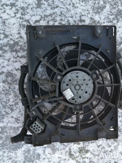 Вентилятор радиатора кондиционера Опель Астра H