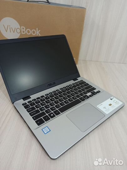 Ноутбук Asus в коробке