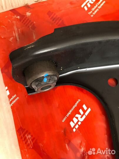 Передний правый рычаг TRW Ларгус, Логан, Сондеро