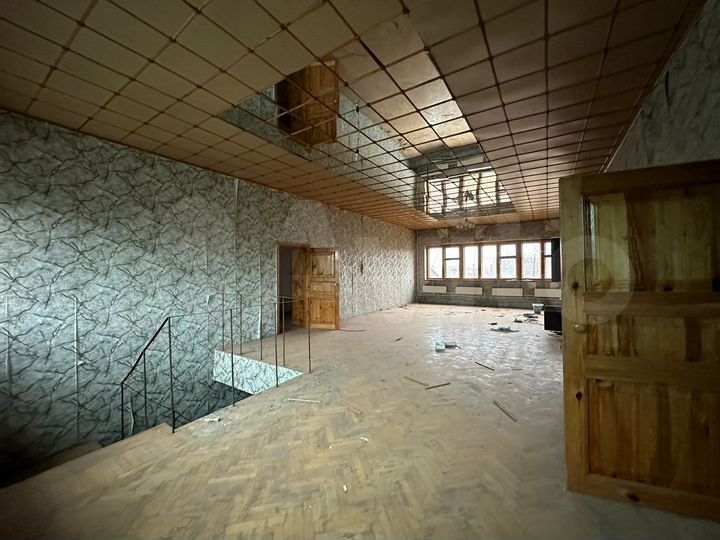 Коттедж 608,1 м² на участке 21,8 сот.