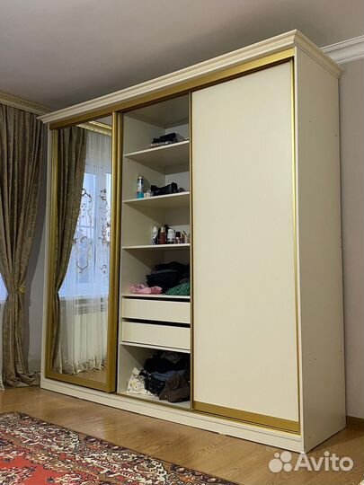 Кухонный стол и стулья