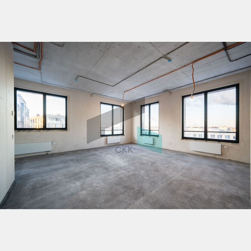 2-к. квартира, 90 м², 8/9 эт.