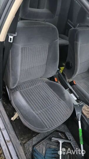 Разбор Audi 80 B3 1.8 PM моновпрыск МКПП AKM