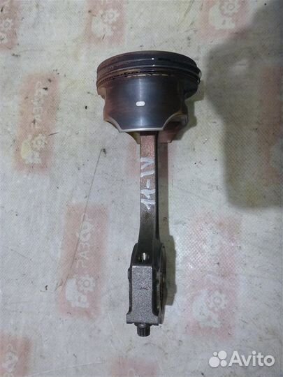 Поршень с шатуном Ford Focus CB8 pnda 2013