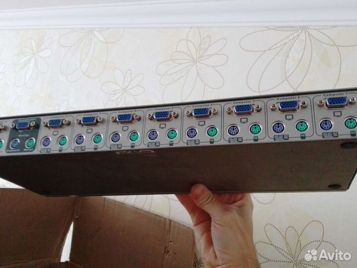 KVM переключатель на 8 пк