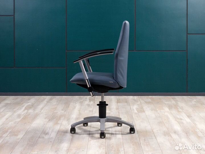 Офисное кресло в кабинет директора tiger sato