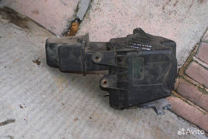 Корпус воздушного фильтра Mitsubishi Galant EA