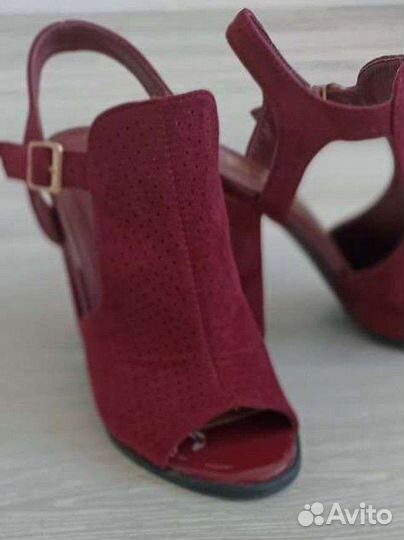 Босоножки закрытые