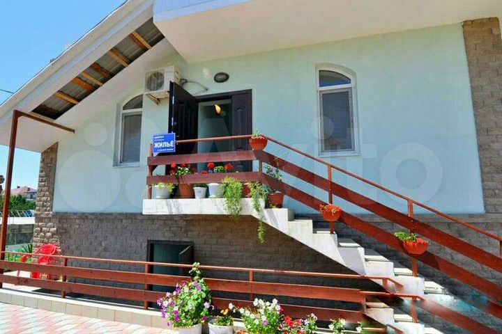 Комната 15 м² в > 9-к., 1/2 эт.