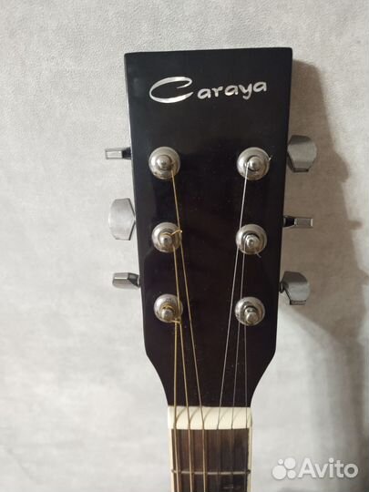 Акустическая гитара