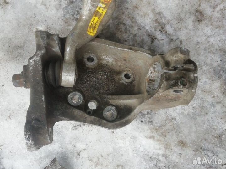 Поворотный кулак передний правый бмв е87 BMW e87