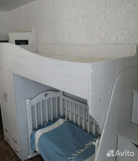 Кровать двухьярусная,кровать чердак