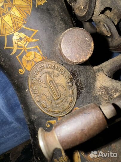 Швейная машинка зингер