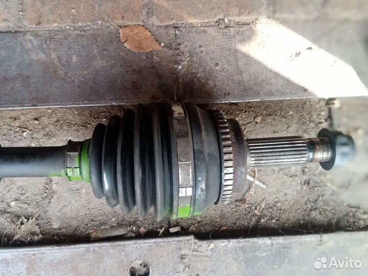 Привод левый Toyota avensis 250 2 литра