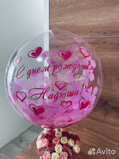 Композиция с шоколадными розами и шаром